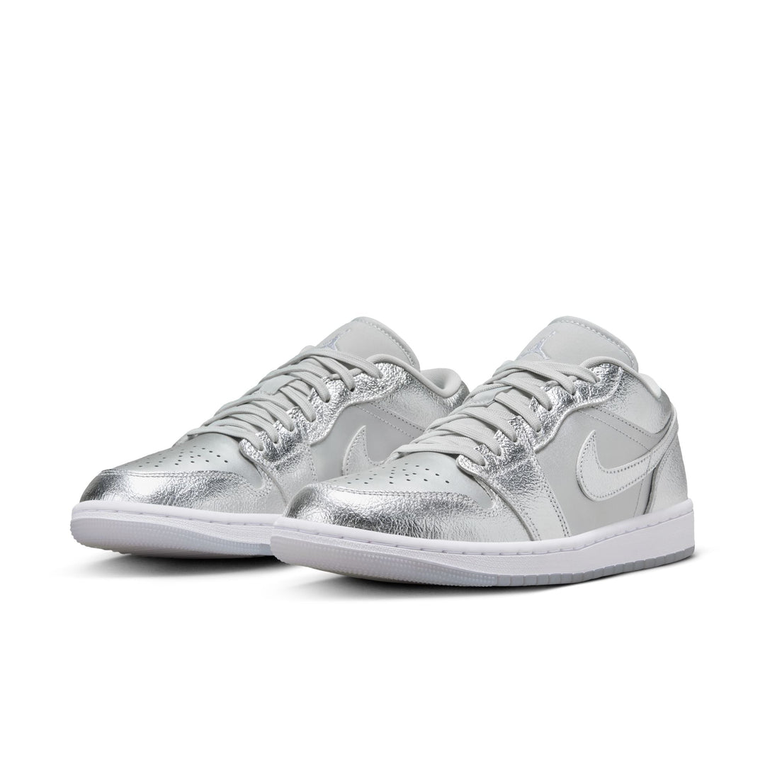 JD1 LOW METALLIC SILVER (WOMENS)