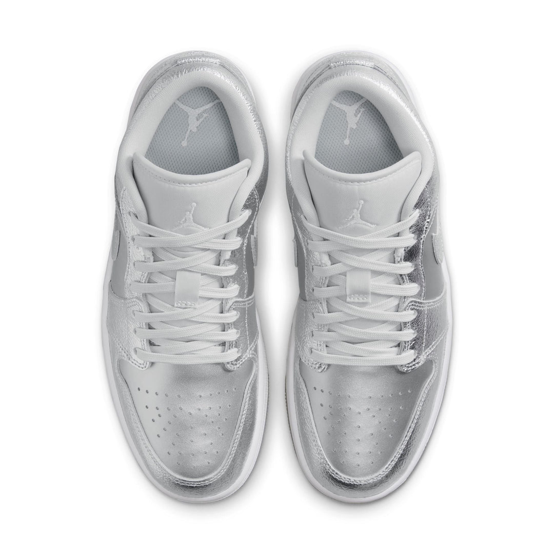 JD1 LOW METALLIC SILVER (WOMENS)
